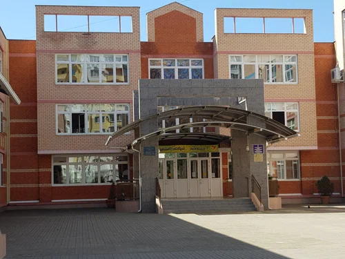 вход в школу.
